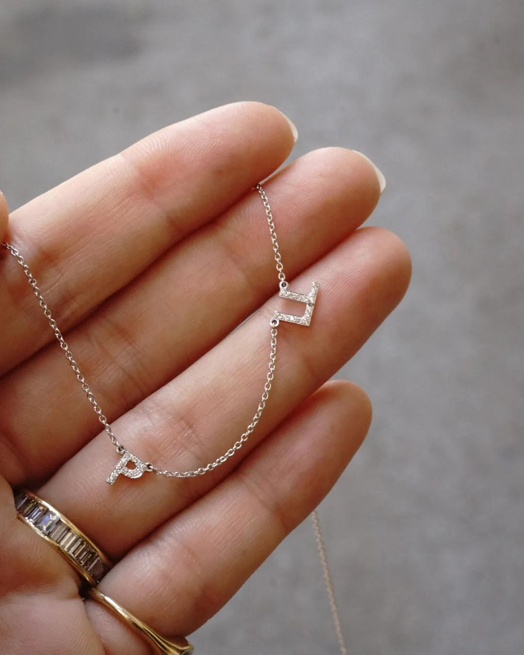 Collar Mini Letra Diamantes - Image 4