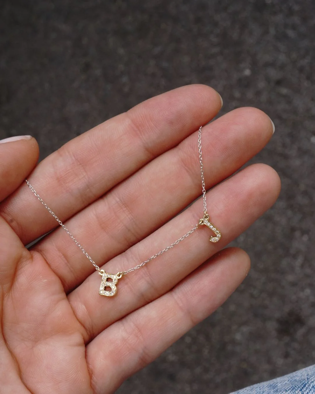 Collar Mini Letra Diamantes - Image 5