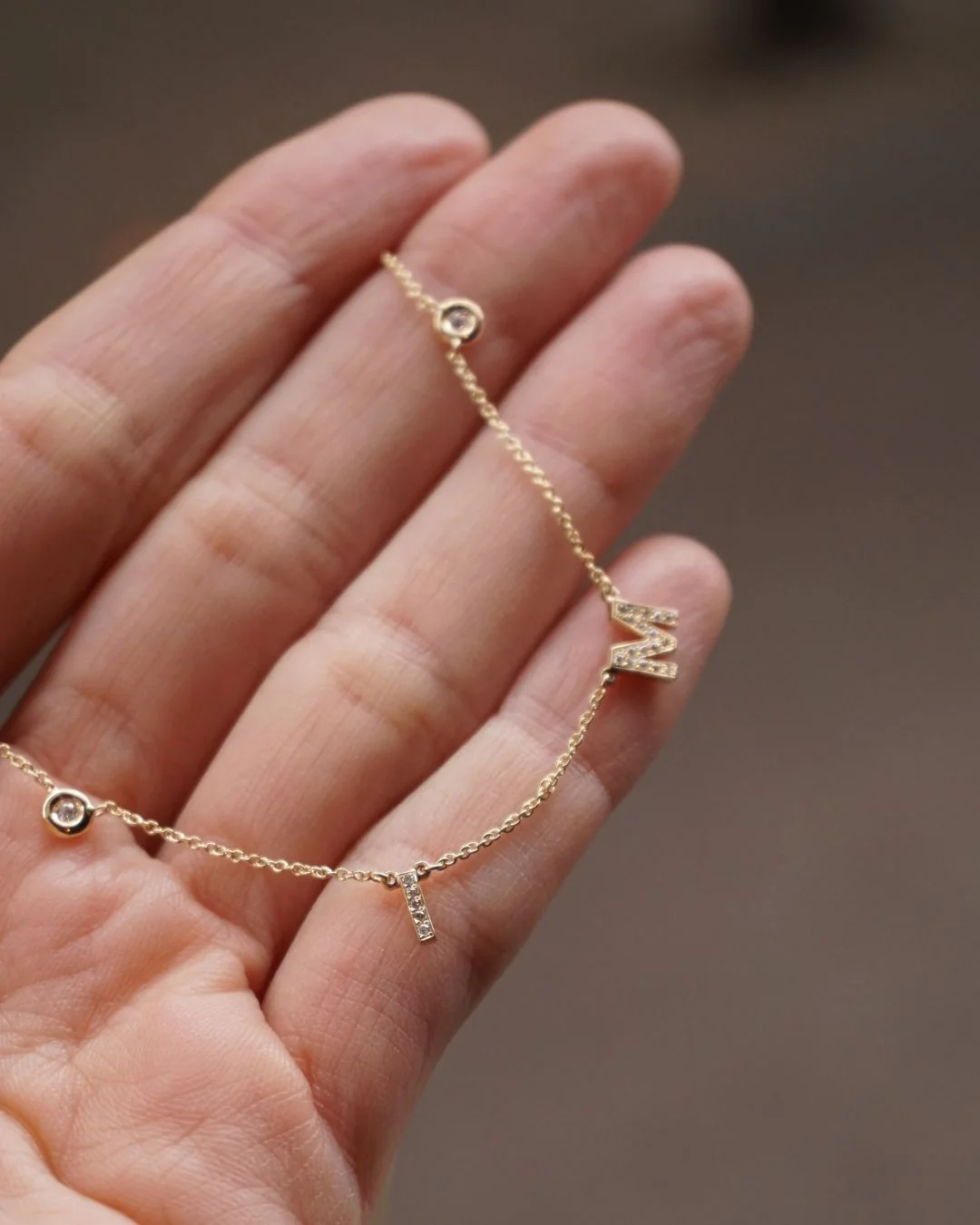 Collar Mini Letra Diamantes - Image 6