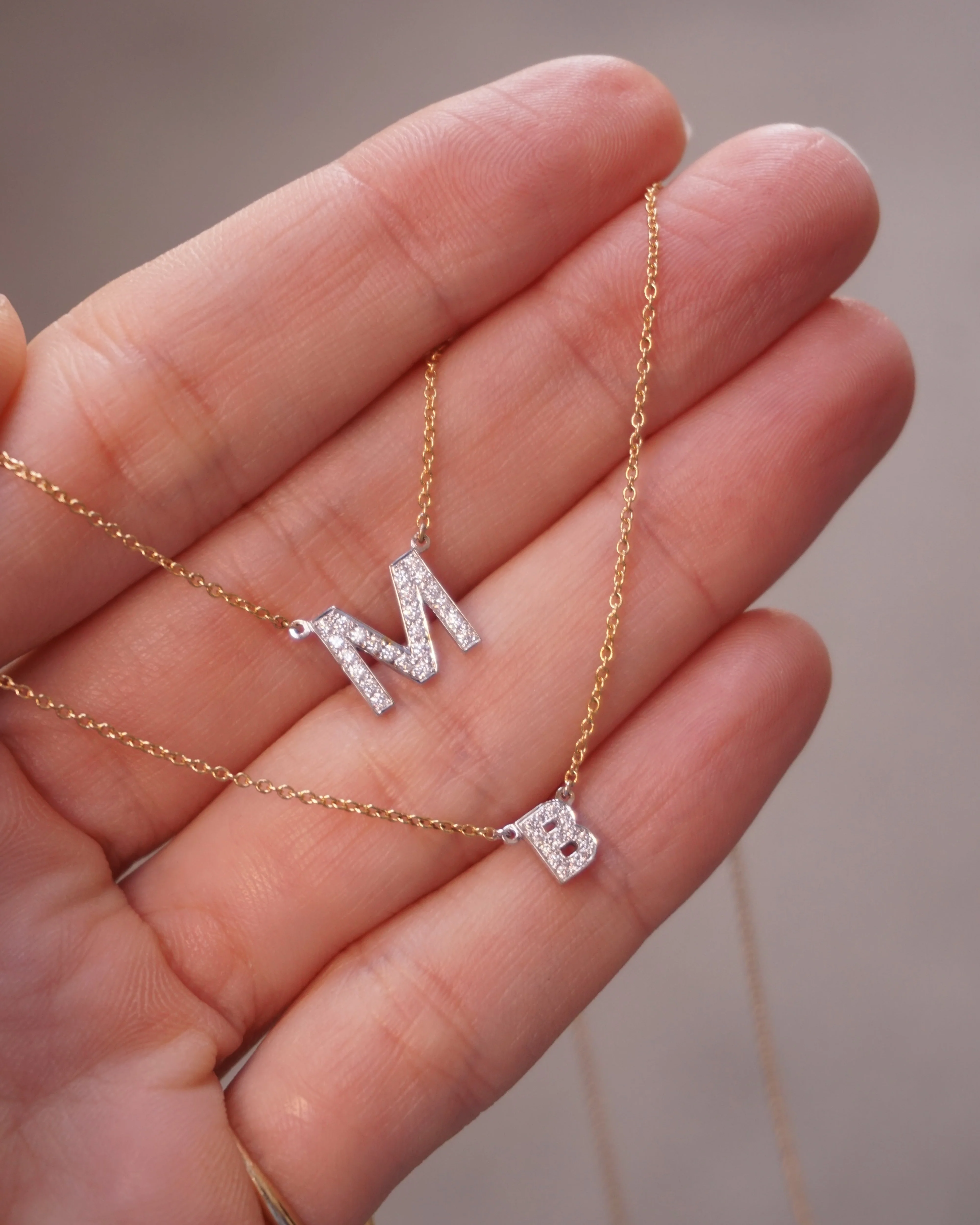 Collar Mini Letra Diamantes - Image 8