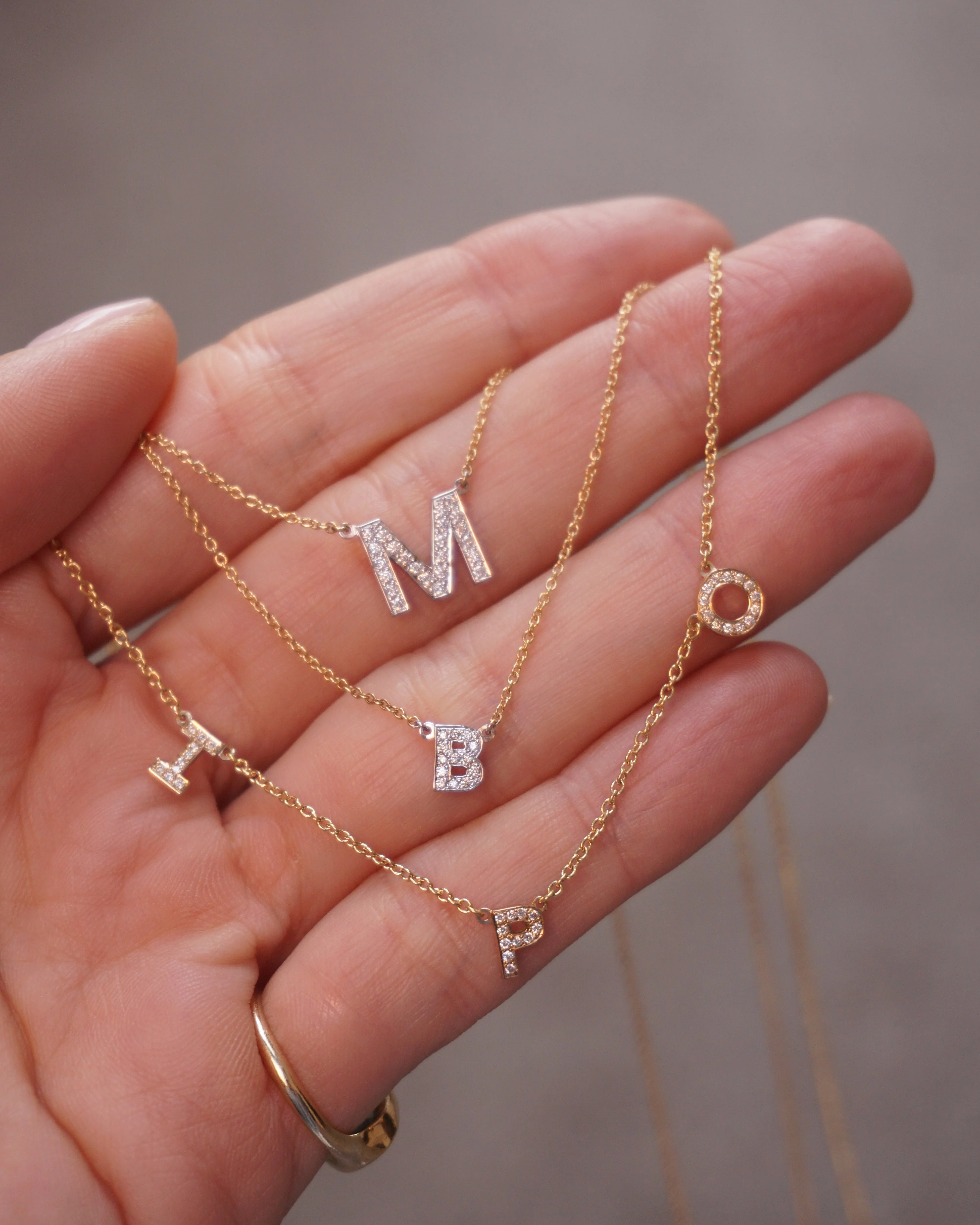 Collar Mini Letra Diamantes - Image 9